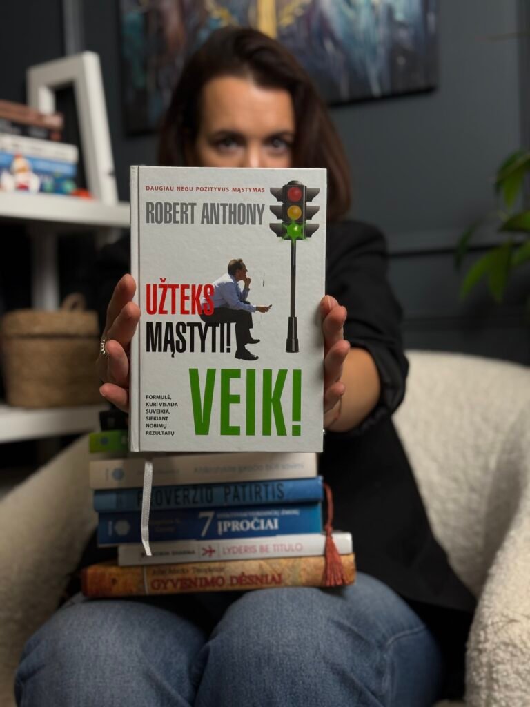 Inga Genevičiūtė su knyga „Užteks mąstyti! Veik!“